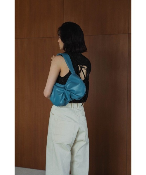 Knuth Marf(クヌースマーフ)の「twist gather bag(ショルダーバッグ・レディース・ブルー/アイボリー・FREE)」の5枚目の写真