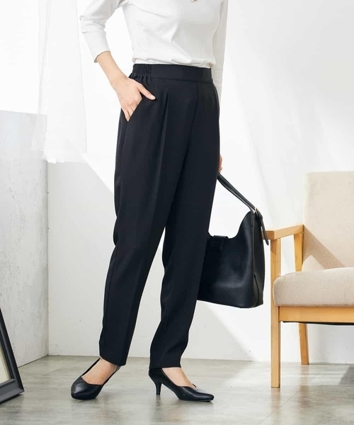 a.v.v（アーヴェヴェ）の「【接触冷感/洗える/イージーケア】美ラクるスッキリ見えテーパードパンツ（その他パンツ・レディース・ブラック/グレー系その他/ネイビー/モカ・34/36/38/40/42）」の15枚目の写真