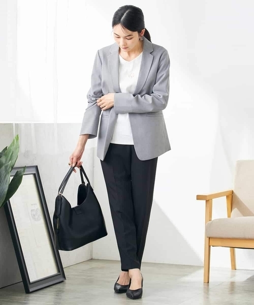 a.v.v（アーヴェヴェ）の「【接触冷感/洗える/イージーケア】美ラクるスッキリ見えテーパードパンツ（その他パンツ・レディース・ブラック/グレー系その他/ネイビー/モカ・34/36/38/40/42）」の16枚目の写真