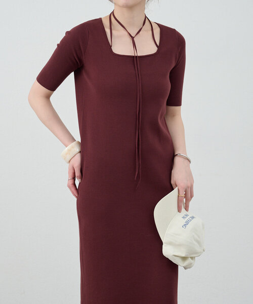 SHENERY(シーナリー)の「総針スクエアネックワンピース(ワンピース・レディース・ブラック/ブラウン・36/38)」の2枚目の写真