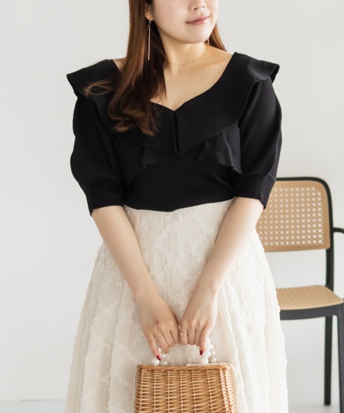 CLETTE(クレット)の「前後2WAYフリルニット(ニット/セーター・レディース・ホワイト/ラベンダー/ブラック・LL/3L/4L)」の2枚目の写真