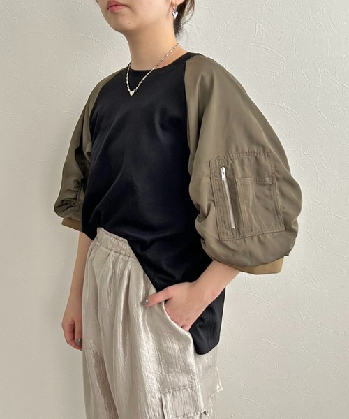LHELBIE(レルビエ)の「MA-1スリーブカットトップス(Tシャツ/カットソー・レディース・ブラック×カーキ/アイボリー/グレー・M)」の3枚目の写真