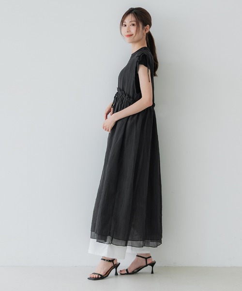 coca（coca）（コカ）の「シアーギャザーロングジレ（ワンピース・レディース・ブラック/アイボリー・ONE SIZE）」の4枚目の写真
