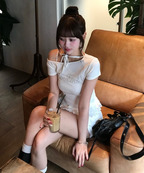 clear（クリア）の「レースフリルロゴ入りレイヤード風カットソー［Y2K 韓国ファッション 異素材］（Tシャツ/カットソー・レディース・ブラック/グレー/オフホワイト/イエロー・F）」の5枚目の写真