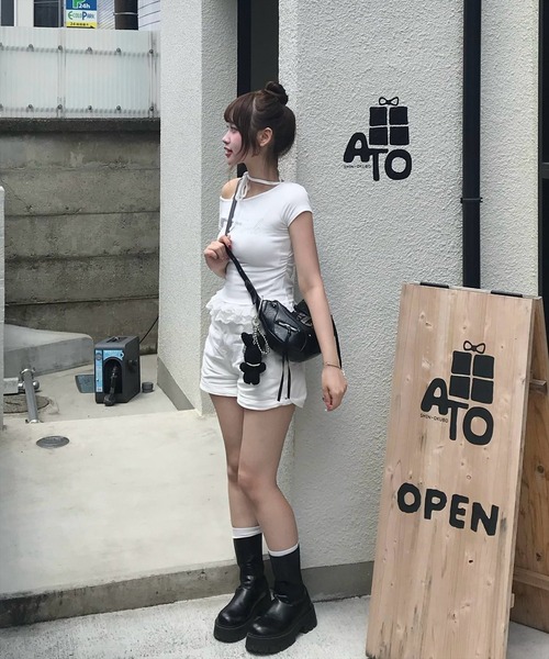 clear（クリア）の「レースフリルロゴ入りレイヤード風カットソー［Y2K 韓国ファッション 異素材］（Tシャツ/カットソー・レディース・ブラック/グレー/オフホワイト/イエロー・F）」の6枚目の写真
