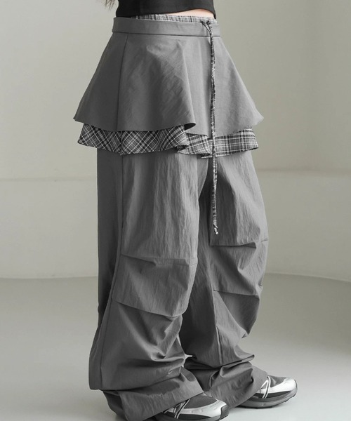 .KOM(ドットコム)の「A'GEM/9 × .kom 『.KOM/ドットケーオーエム』 レイヤードパンツ(その他パンツ・レディース・グレー/ブラック・FREE)」の6枚目の写真