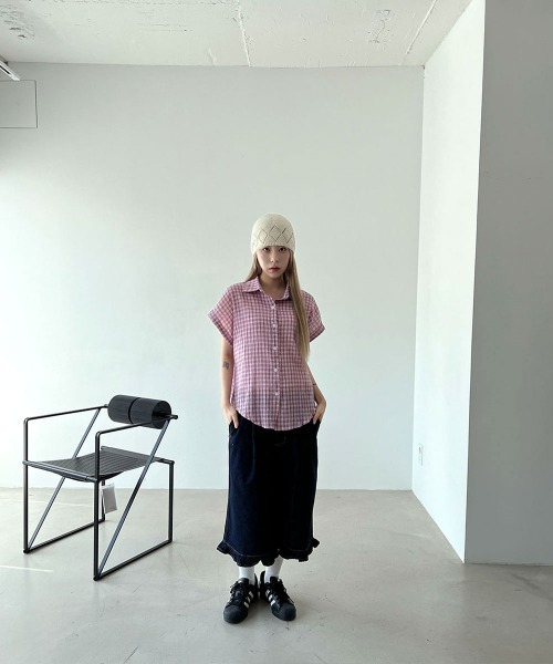 4INT.(フォイント)の「【Kitsch look】裾フリル ダーク デニム バミューダパンツ(その他パンツ・レディース・ダークブルー・M/S)」の9枚目の写真
