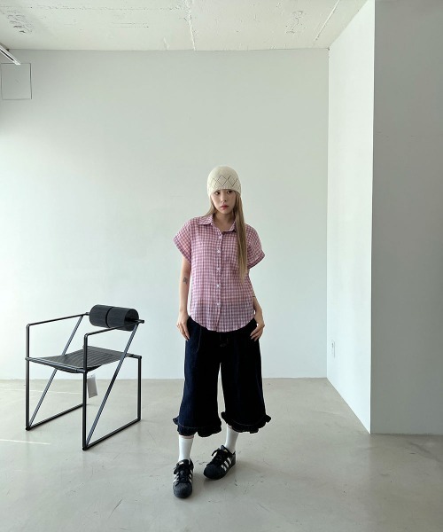 4INT.(フォイント)の「【Kitsch look】裾フリル ダーク デニム バミューダパンツ(その他パンツ・レディース・ダークブルー・M/S)」の13枚目の写真