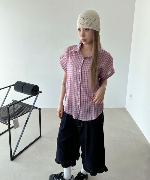 4INT.(フォイント)の「【Kitsch look】裾フリル ダーク デニム バミューダパンツ(その他パンツ・レディース・ダークブルー・M/S)」の3枚目の写真