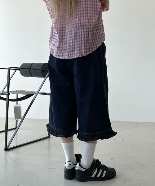 4INT.(フォイント)の「【Kitsch look】裾フリル ダーク デニム バミューダパンツ(その他パンツ・レディース・ダークブルー・M/S)」の5枚目の写真