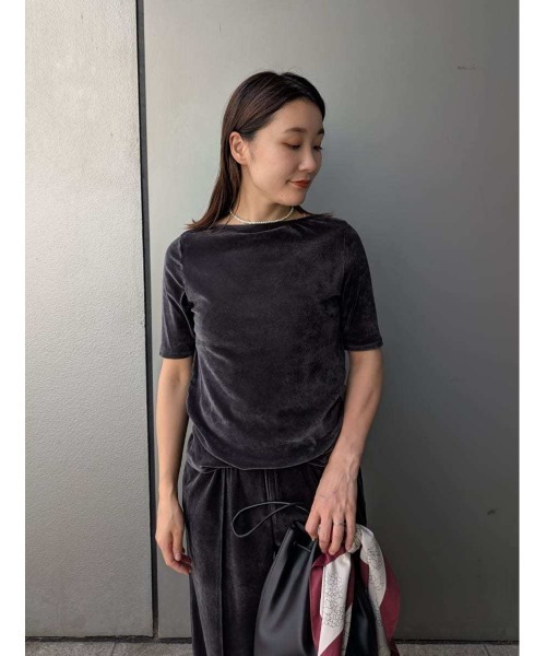 Mila Owen（ミラオーウェン）の「【セットアップ対応】ベロアSET UP2wayボートネックプルオーバー（Tシャツ/カットソー・レディース・チャコールグレー/ライトブルー/ブラウン・0/1）」の2枚目の写真