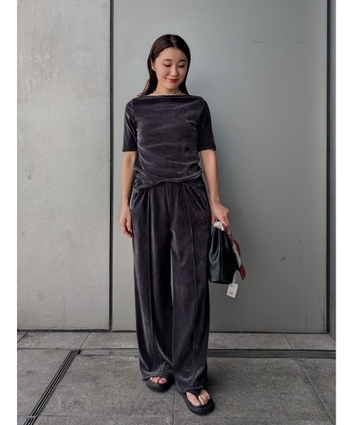 Mila Owen（ミラオーウェン）の「【セットアップ対応】ベロアSET UP2wayボートネックプルオーバー（Tシャツ/カットソー・レディース・チャコールグレー/ライトブルー/ブラウン・0/1）」の22枚目の写真