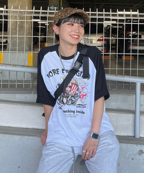 RODEO CROWNS WIDE BOWL(ロデオクラウンズワイドボウル)の「ロッドカスタム5分袖Tシャツ(Tシャツ/カットソー・メンズ・ホワイト/マジェンタ/ブラック・MEDIUM/LARGE)」の2枚目の写真