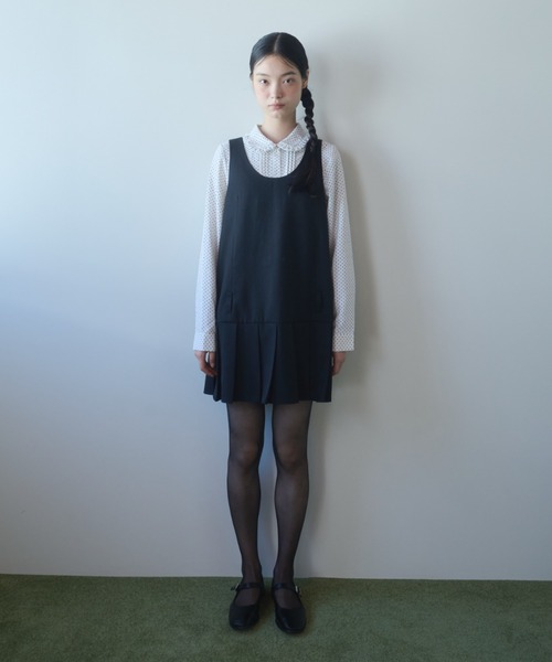 FEKETE（フェケテ）の「low waist mini pleats dress / ローウエストミニ丈プリーツワンピース（ワンピース・レディース・グレー/ブラック・SMALL/MEDIUM/LARGE）」の9枚目の写真