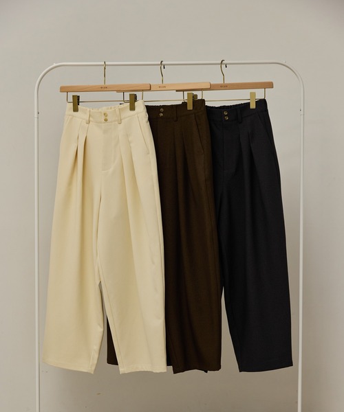 OLUN（オルン）の「wide cocoon slacks pants/ワイドコクーンスラックスパンツ（スラックス・レディース・アイボリー/ブラウン/チャコールグレー/グレイッシュベージュ/ブラック・MEDIUM/SMALL）」の6枚目の写真