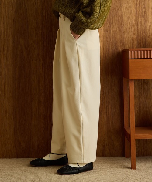 OLUN（オルン）の「wide cocoon slacks pants/ワイドコクーンスラックスパンツ（スラックス・レディース・アイボリー/ブラウン/チャコールグレー/グレイッシュベージュ/ブラック・MEDIUM/SMALL）」の13枚目の写真