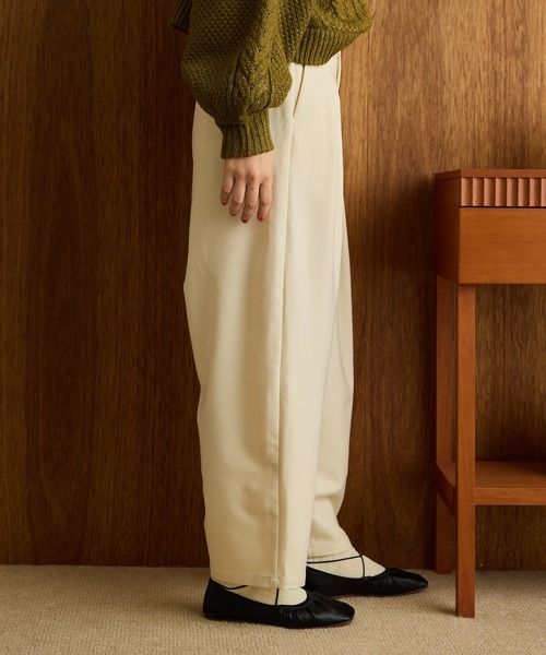 OLUN（オルン）の「wide cocoon slacks pants/ワイドコクーンスラックスパンツ（スラックス・レディース・アイボリー/ブラウン/チャコールグレー/グレイッシュベージュ/ブラック・MEDIUM/SMALL）」の14枚目の写真