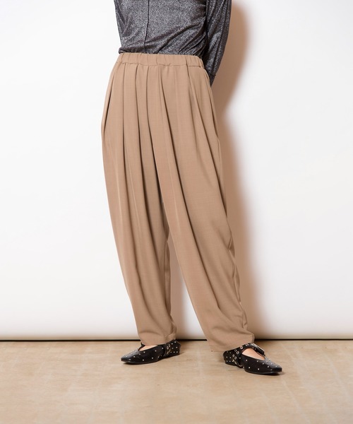 OSMOSIS(オズモーシス)の「タックパンツ(その他パンツ・レディース・グレー/ベージュ/ブラック・ONE SIZE)」の4枚目の写真