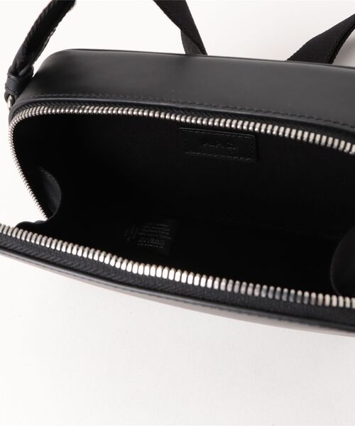 A.P.C.（アーペーセー）の「CAMERA BAG SOHO  /25A（ショルダーバッグ・メンズ・ブラック・ONESIZE）」の3枚目の写真