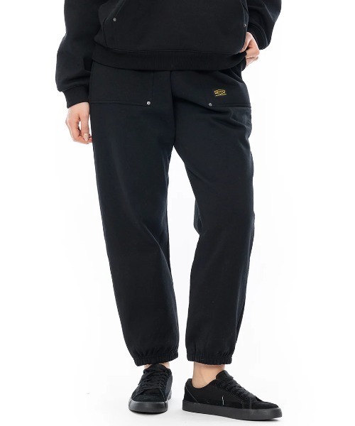 RVCA(ルーカ)の「【RVCA/ルーカ】24AW RECESSION SWEATPANTS/ウエストゴムワンポイントロゴスウェットパンツ(スウェットパンツ・レディース・グレー/ブラック/ホワイト・MEDIUM/SMALL)」の2枚目の写真