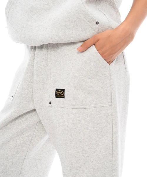 RVCA(ルーカ)の「【RVCA/ルーカ】24AW RECESSION SWEATPANTS/ウエストゴムワンポイントロゴスウェットパンツ(スウェットパンツ・レディース・グレー/ブラック/ホワイト・MEDIUM/SMALL)」の18枚目の写真