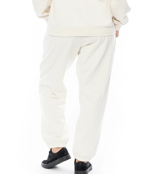 RVCA(ルーカ)の「【RVCA/ルーカ】24AW RECESSION SWEATPANTS/ウエストゴムワンポイントロゴスウェットパンツ(スウェットパンツ・レディース・グレー/ブラック/ホワイト・MEDIUM/SMALL)」の5枚目の写真