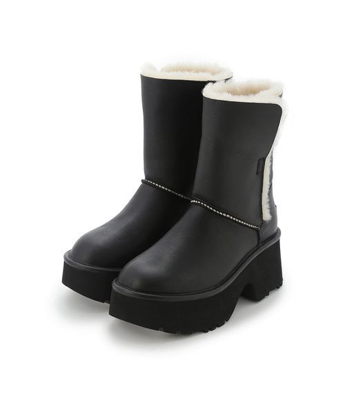 UGGのスタッズ付きエンジニアブーツ「W FABRIZIA STUDS」黒　23 UGGのスタッズ付きエンジニアブーツ「W FABRIZIA STUDS」黒 23