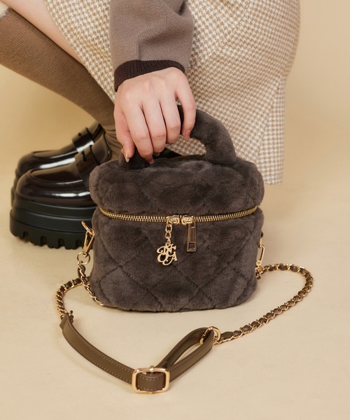 one after another NICE CLAUP（ワンアフターアナザーナイスクラップ）の「ファーキルティングバニティーバッグ（ショルダーバッグ・レディース・ダークブラウン/ブラック/アイボリー/ピンク・FREE）」の3枚目の写真