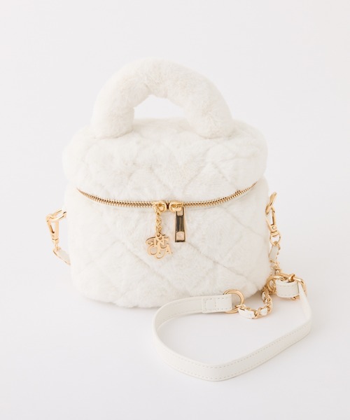 one after another NICE CLAUP（ワンアフターアナザーナイスクラップ）の「ファーキルティングバニティーバッグ（ショルダーバッグ・レディース・ダークブラウン/ブラック/アイボリー/ピンク・FREE）」の2枚目の写真