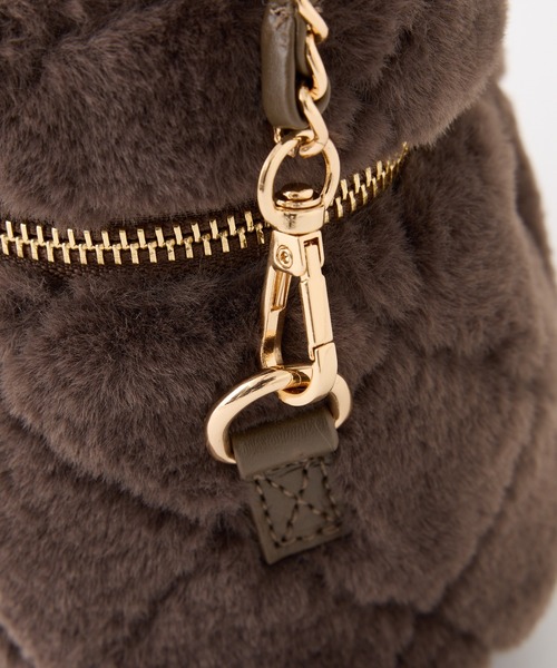 one after another NICE CLAUP（ワンアフターアナザーナイスクラップ）の「ファーキルティングバニティーバッグ（ショルダーバッグ・レディース・ダークブラウン/ブラック/アイボリー/ピンク・FREE）」の12枚目の写真