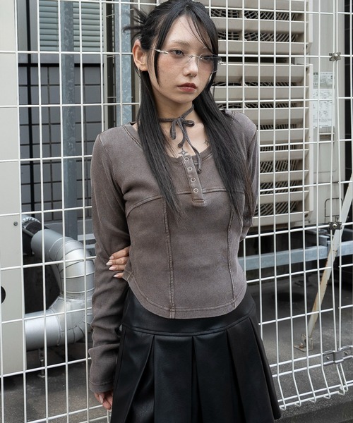 WEGO(ウィゴー)の「WEGO/【25年秋冬新作】ヴィンテージウォッシュネックリボントップス(Tシャツ/カットソー・レディース・ブラウン・FREE)」の1枚目の写真