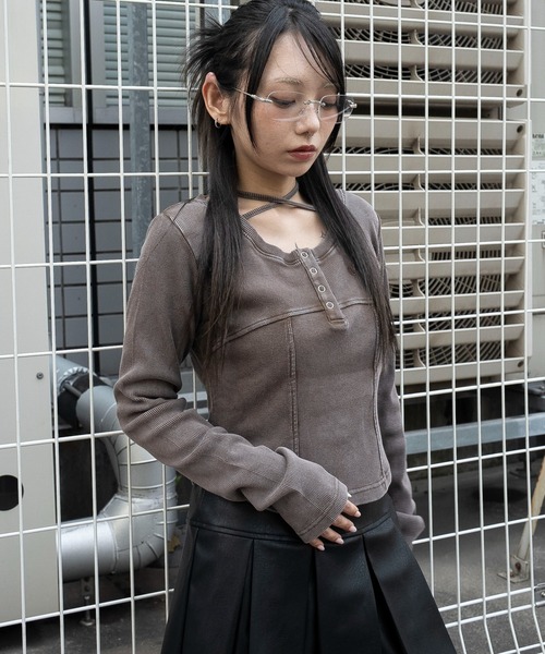 WEGO(ウィゴー)の「WEGO/【25年秋冬新作】ヴィンテージウォッシュネックリボントップス(Tシャツ/カットソー・レディース・ブラウン・FREE)」の3枚目の写真