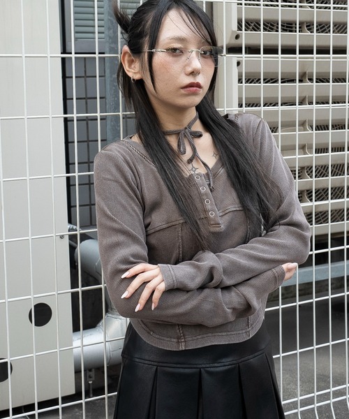 WEGO(ウィゴー)の「WEGO/【25年秋冬新作】ヴィンテージウォッシュネックリボントップス(Tシャツ/カットソー・レディース・ブラウン・FREE)」の5枚目の写真