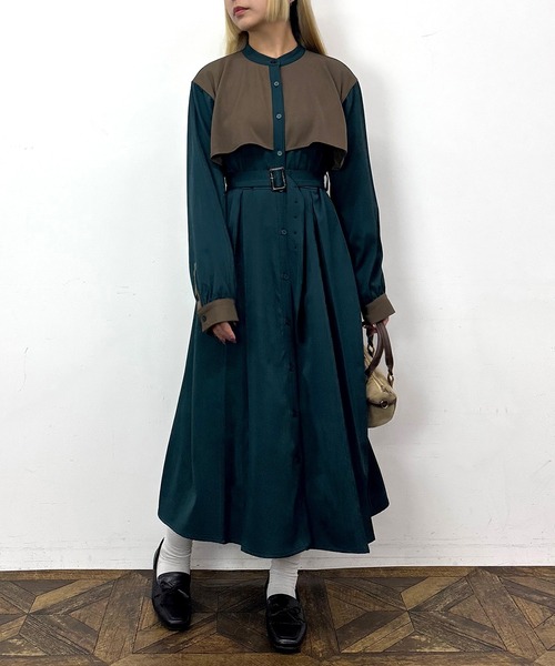 NICOLE CLUB（ニコル　クラブ）の「バイカラーケープ風ワンピース（ワンピース・レディース・ネイビー/グリーン/オフホワイト・MEDIUM）」の2枚目の写真