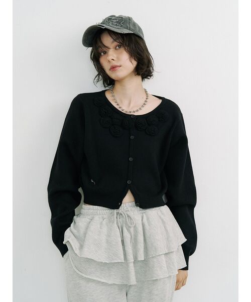 jouetie（ジュエティ）の「ローズモチーフコンパクトカーデ【セットアップ対応】（ニット/セーター・レディース・グレー/ブラック/レッド・MEDIUM）」の14枚目の写真