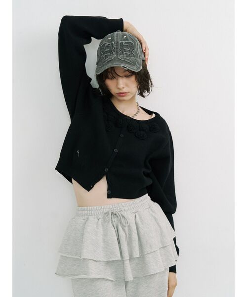 jouetie（ジュエティ）の「ローズモチーフコンパクトカーデ【セットアップ対応】（ニット/セーター・レディース・グレー/ブラック/レッド・MEDIUM）」の15枚目の写真