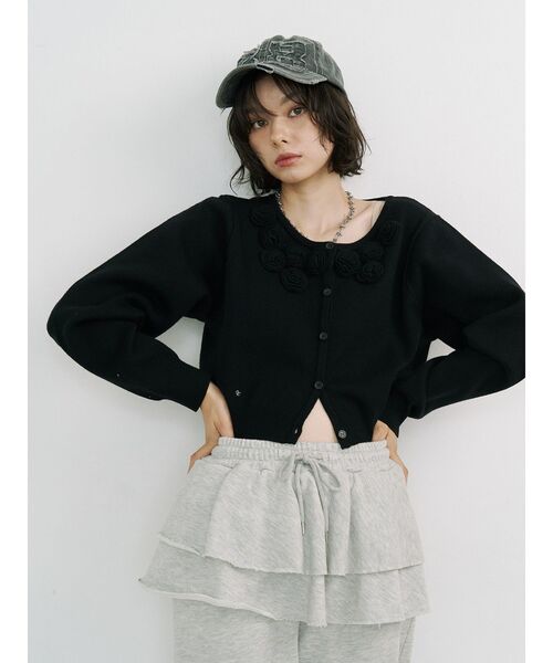 jouetie（ジュエティ）の「ローズモチーフコンパクトカーデ【セットアップ対応】（ニット/セーター・レディース・グレー/ブラック/レッド・MEDIUM）」の16枚目の写真