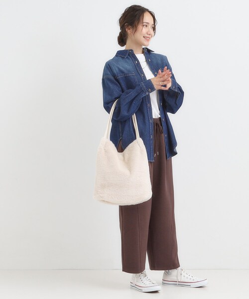 SHOO・LA・RUE（シューラルー）の「つまみハンドルフェイクファートートバッグ（トートバッグ・レディース・アイボリー/ブラウン系/チャコールグレー・00）」の5枚目の写真