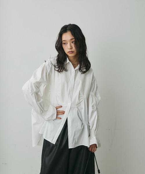 Lunea(ルネア)の「ギャザーデザインオーバーシャツ(シャツ/ブラウス・レディース・ホワイト/ブラック・FREE)」の21枚目の写真