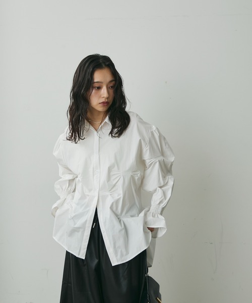 Lunea(ルネア)の「ギャザーデザインオーバーシャツ(シャツ/ブラウス・レディース・ホワイト/ブラック・FREE)」の10枚目の写真