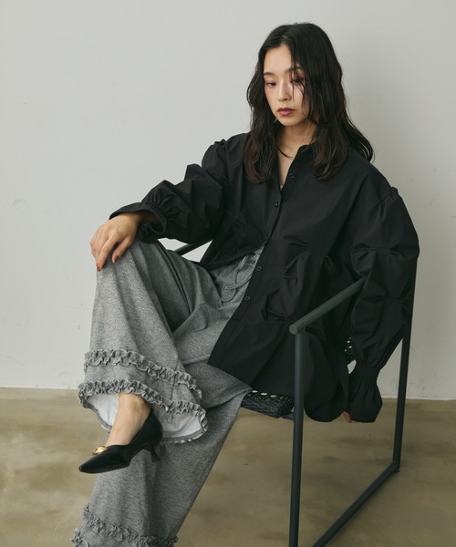 Lunea(ルネア)の「ギャザーデザインオーバーシャツ(シャツ/ブラウス・レディース・ホワイト/ブラック・FREE)」の20枚目の写真