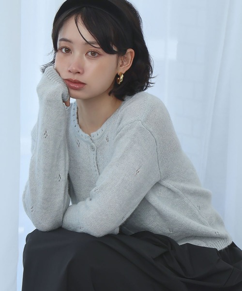 Ampirula(アンピルーラ)の「ドロップショルダー ショート丈 ニットカーディガン(カーディガン/ボレロ・レディース・グレー/レッド/ブルー・FREE)」の1枚目の写真