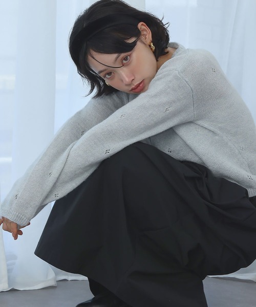 Ampirula(アンピルーラ)の「ドロップショルダー ショート丈 ニットカーディガン(カーディガン/ボレロ・レディース・グレー/レッド/ブルー・FREE)」の11枚目の写真