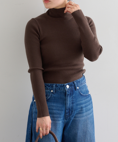 U by SPICK&SPAN（ユーバイスピックアンドスパン）の「《追加》リブタートルニット（ニット/セーター・レディース・グレー/アイボリー/ブラウン/レッド・FREE）」の4枚目の写真