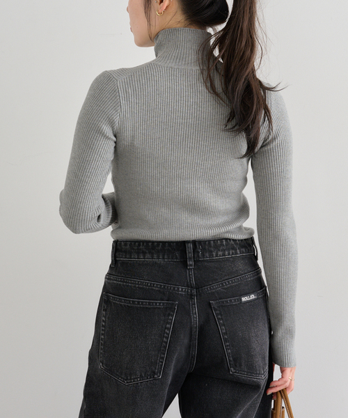 U by SPICK&SPAN（ユーバイスピックアンドスパン）の「《追加》リブタートルニット（ニット/セーター・レディース・グレー/アイボリー/ブラウン/レッド・FREE）」の22枚目の写真