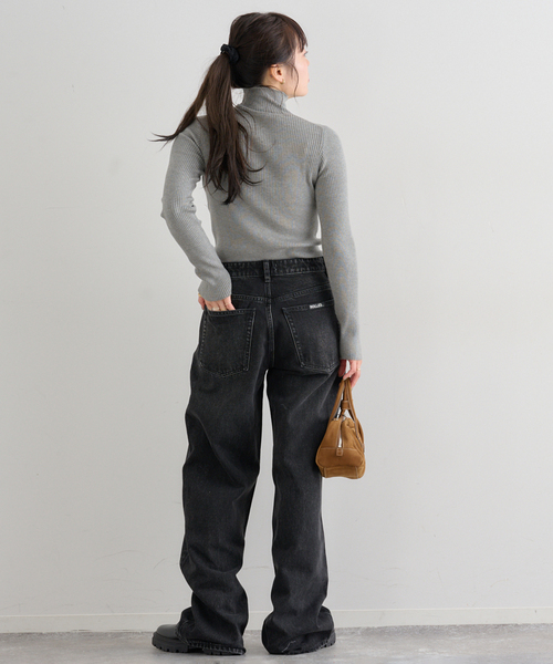 U by SPICK&SPAN（ユーバイスピックアンドスパン）の「《追加》リブタートルニット（ニット/セーター・レディース・グレー/アイボリー/ブラウン/レッド・FREE）」の16枚目の写真