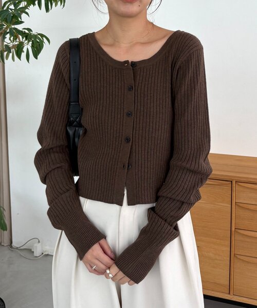 CAPRICIEUX LE'MAGE（カプリシューレマージュ）の「【新色/オフホワイト】【前後2WAY】カーブスリーブリブニット（カーディガン/ボレロ・レディース・レッド/ブラウン/ベージュ/ブラック/オフホワイト・FREE）」の4枚目の写真