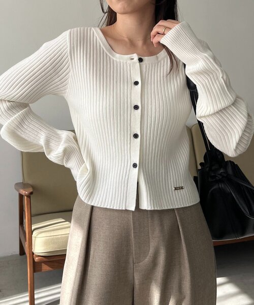 CAPRICIEUX LE'MAGE（カプリシューレマージュ）の「【新色/オフホワイト】【前後2WAY】カーブスリーブリブニット（カーディガン/ボレロ・レディース・レッド/ブラウン/ベージュ/ブラック/オフホワイト・FREE）」の2枚目の写真