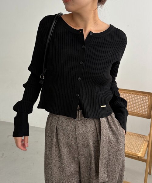 CAPRICIEUX LE'MAGE（カプリシューレマージュ）の「【新色/オフホワイト】【前後2WAY】カーブスリーブリブニット（カーディガン/ボレロ・レディース・レッド/ブラウン/ベージュ/ブラック/オフホワイト・FREE）」の3枚目の写真