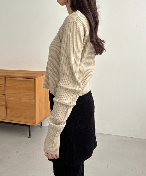 CAPRICIEUX LE'MAGE（カプリシューレマージュ）の「【新色/オフホワイト】【前後2WAY】カーブスリーブリブニット（カーディガン/ボレロ・レディース・レッド/ブラウン/ベージュ/ブラック/オフホワイト・FREE）」の7枚目の写真